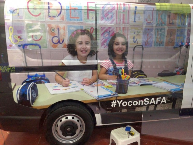 Rotulación de furgoneta con vinilo fundido y laminado especial para vehículo. Safa Sevilla.