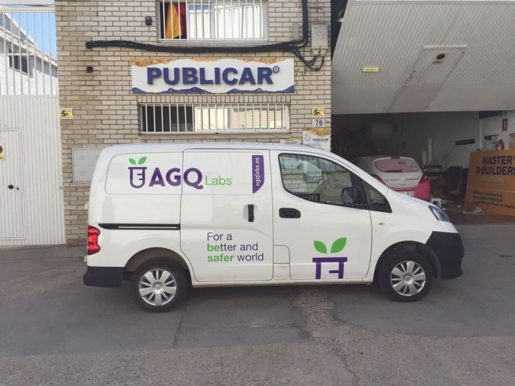 Rotulación de furgoneta en vinilos de corte para AGQ Sevilla.