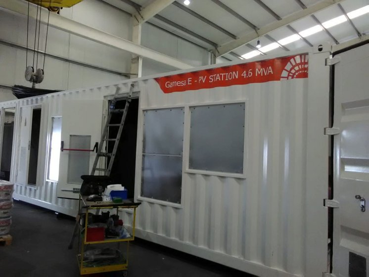 Rotulaci&oacute;n de un lote de 67 contenedores container en vinilo de corte especial para Gamesa station. Fabricados por Proinsener Sevilla.