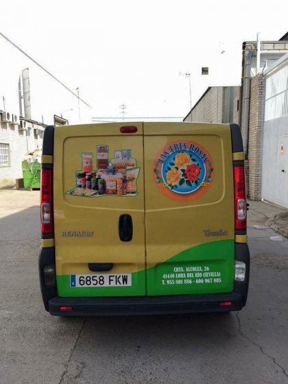 Rotulación semi integral de furgoneta con vinilos fundidos y laminado. Frutos secos Alfer en Sevilla.