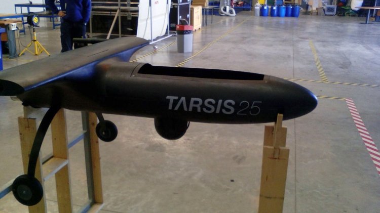 Rotulación en vinilo para maqueta de Airbus Military. Aertec Sevilla.