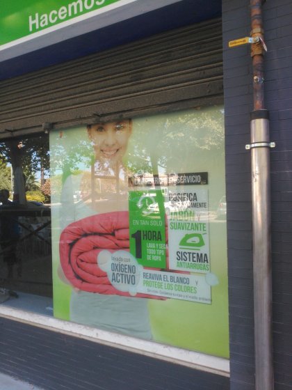 Rotulación de vinilos y cartelería para EcoLaundry Sevilla