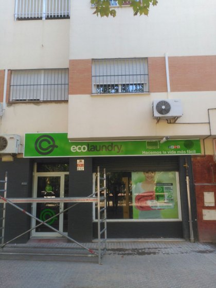 Rotulación de vinilos y cartelería para EcoLaundry Sevilla