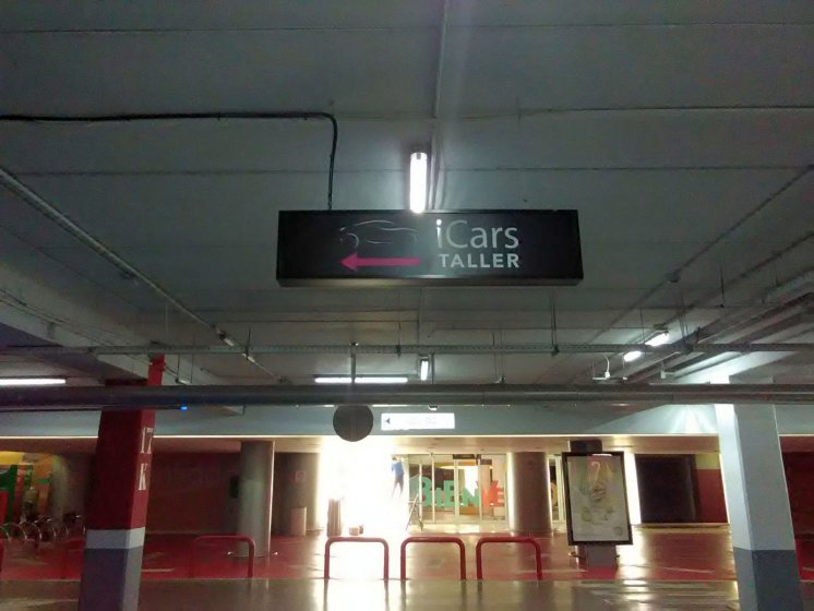 Rótulo caja de luz señalizador plazas parking para Icars Sevilla