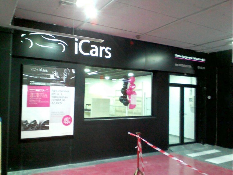 Rótulo cartel Caja luminosa con frente calado o fresado. Icars Sevilla