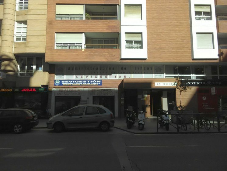 Rótulo cartel en chapa de aluminio y rotulado con vinilos en Sevilla.