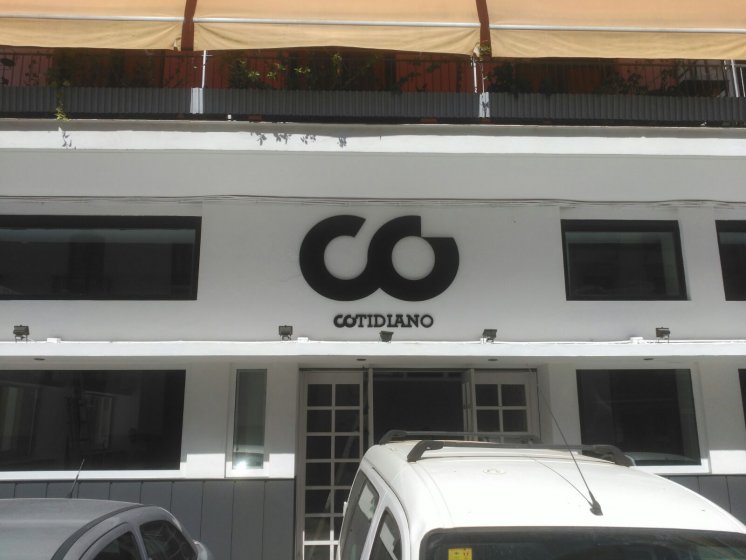 R&oacute;tulo cartel letras corp&oacute;reas. PVC de 19 mm lacado, Cotidiano Sevilla