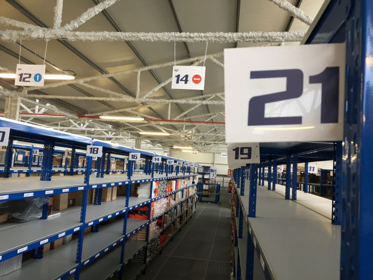 R&oacute;tulo cartel para identificaci&oacute;n de estanter&iacute;a. Inurviauto Placas del Sur Sevilla. 