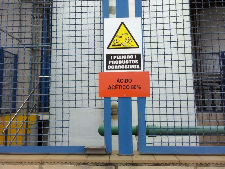 Rótulo cartel Señalización interior exterior riesgos laborales. Empresa Goya España Sevilla.