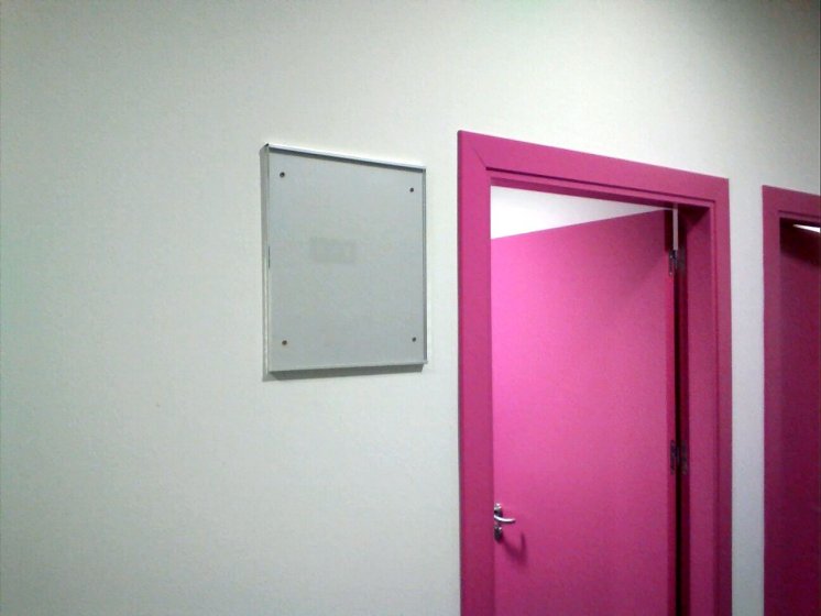 R&oacute;tulo cartel se&ntilde;alizador chapa plegada con gu&iacute;a aluminio. Biblioteca Rector Antonio Machado y N&uacute;&ntilde;ez, Universidad de Sevilla