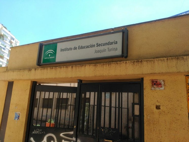 R&oacute;tulo Cartel Totem homologado para Colegios e institutos P&uacute;blicos. Sevilla