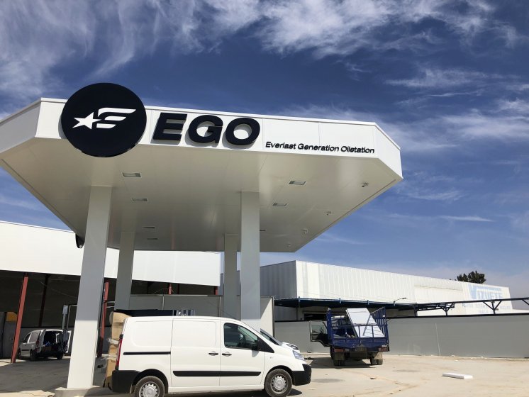 R&oacute;tulo corp&oacute;reo fresado e iluminado por led. EGO Sevilla.