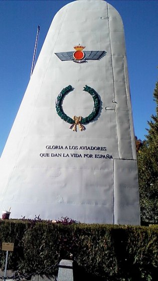 R&oacute;tulo corp&oacute;reo en pvc lacado. Base A&eacute;rea de Tablada Sevilla.