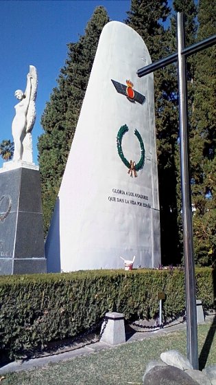 R&oacute;tulo corp&oacute;reo en pvc lacado. Base A&eacute;rea de Tablada Sevilla.