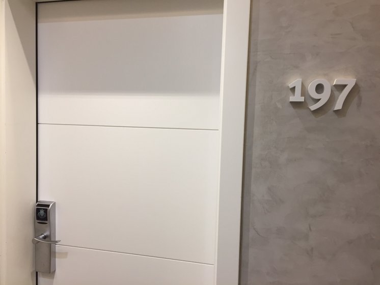 R&oacute;tulo habitaci&oacute;n o piso en pvc recortado o fresado lacado. Sevilla