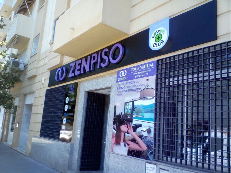 R&oacute;tulo en letras corp&oacute;reas de acero inoxidable con iluminaci&oacute;n en RGB, sobre bandeja de dib&oacute;n. Zen Piso Sevilla. Trabajos para Cyan Publicidad