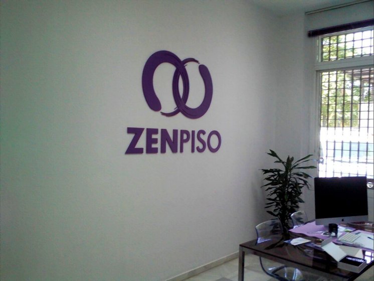 R&oacute;tulo en letras corp&oacute;reas de PVC de 10 mm lacadas. Zen Piso Sevilla. Trabajos para Cyan Publicidad