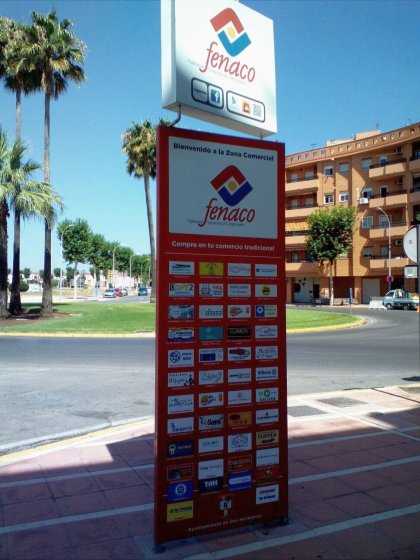 Totem rotulado con vinilo laminado  Fenaco ( Federaci&oacute;n Nazarena de Comerciantes de Dos Hermanas ) Sevilla