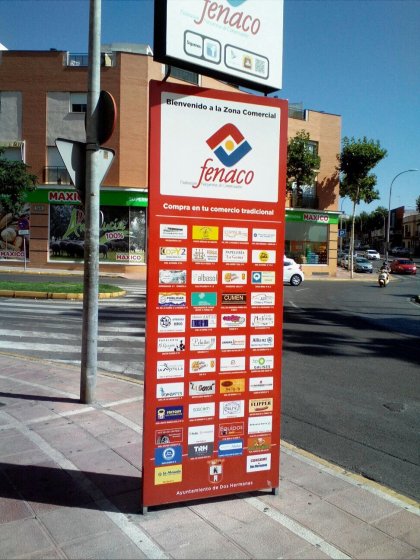 Totem rotulado con vinilo laminado  Fenaco ( Federaci&oacute;n Nazarena de Comerciantes de Dos Hermanas ) Sevilla