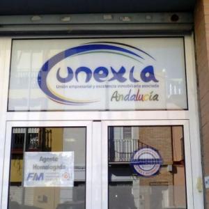 Rotulación de cristales en vinilos en impresión digital. Casa Piso en Dos Hermanas Sevilla.