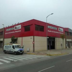 Rotulación de fachadas con vinilos y letras corpóreas. Alquileres Ibarburu e Inversiones Beragui Dos Hermanas Sevilla.