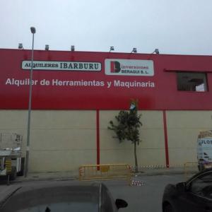 Rotulación de fachadas con vinilos y letras corpóreas. Alquileres Ibarburu e Inversiones Beragui Dos Hermanas Sevilla.