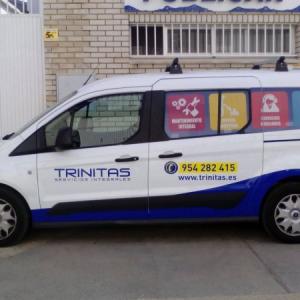 Rotulación de furgoneta con vinilos poliméricos y microperforados. Trinitas Sevilla