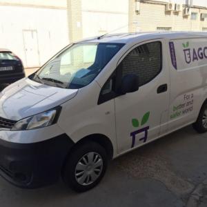 Rotulación de furgoneta en vinilos de corte para AGQ Sevilla.