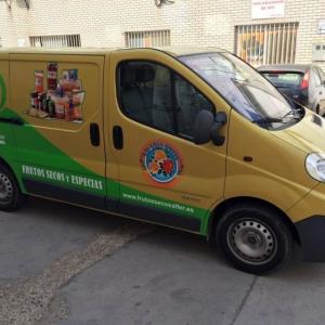 Rotulación semi integral de furgoneta con vinilos fundidos y laminado. Frutos secos Alfer en Sevilla.