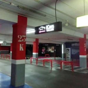 Rótulo caja de luz señalizador plazas parking para Icars Sevilla