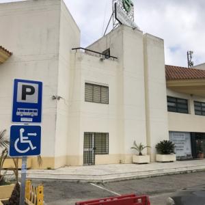 Rótulo cartel indicador vial para hotel Simón Verde Sevilla.
