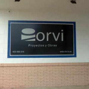 Rótulo cartel tipo bandeja dibón lacada con letras corpóreas. Orvi Dos Hermanas Sevilla.