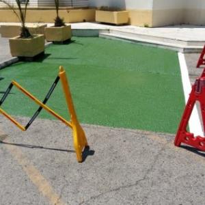 Rótulo señalizador plaza parking de Bus. Pintura especial suelo para Hotel Simón Verde Sevilla.