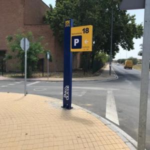 Banderola de señalización para la Universidad Pablo de Olavide en Sevilla.