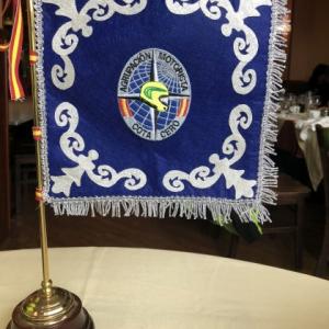 Gui&oacute;n bander&iacute;n bordado de sobremesa para Agrupaci&oacute;n Motorista Cota Cero Sevilla.