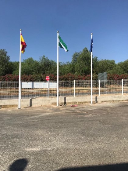 Banderas y mástiles de aluminio en Sevilla.