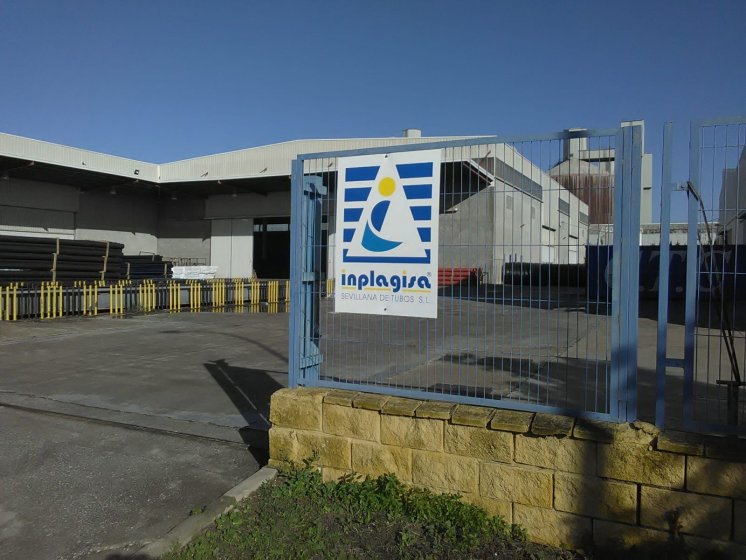 Cartel en chapa de aluminio rotulado con vinilos. Implajisa en Dos Hermanas Sevilla.