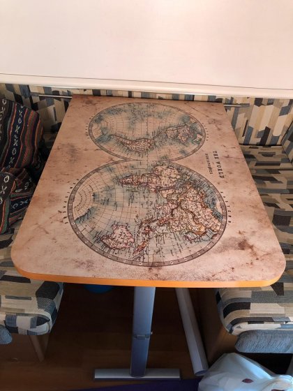 Decoración de mesa en vinilo laminado para autocaravana. Fabricación para Toda España.