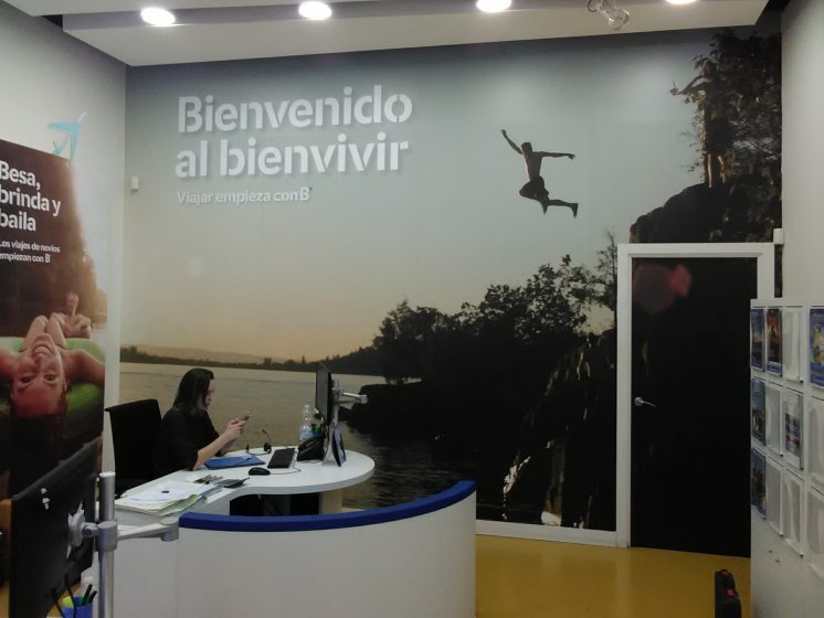 Decoración de pared con fotomural en impresión digital en Sevilla.