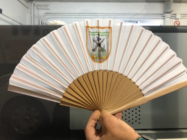 Hermandad de Antiguos Caballeros de la Legi&oacute;n. Abanicos personalizados en Sevilla.