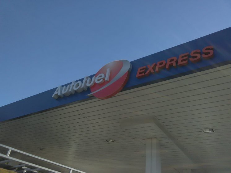 Letras corpóreas. Autofuel Express en Sevilla 