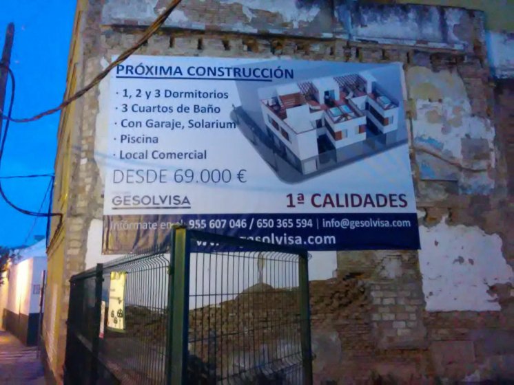 Lona publicitaria para promoción de viviviendas en San Juan de Aznalfarache Sevilla.