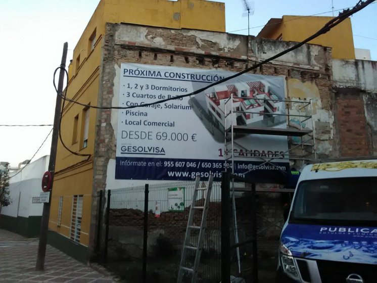 Lona publicitaria para promoción de viviviendas en San Juan de Aznalfarache Sevilla.