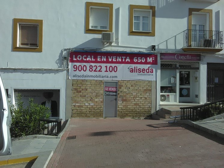 Lona publicitaria para venta de viviviendas y locales en distintas poblaciones de Sevilla para Aliseda.