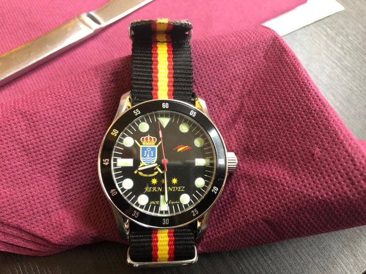 Reloj deportivo personalizado con nombre y escudo. Cuartel General de la Fuerza Terrestre Sevilla.