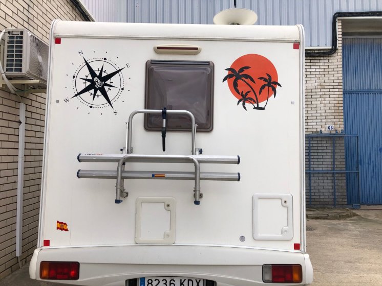 Rotulación de Autocaravana en vinilo de corte, en Dos Hermanas Sevilla.