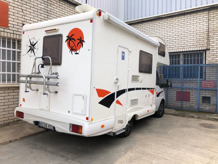 Rotulación de Autocaravana en vinilo de corte, en Dos Hermanas Sevilla.