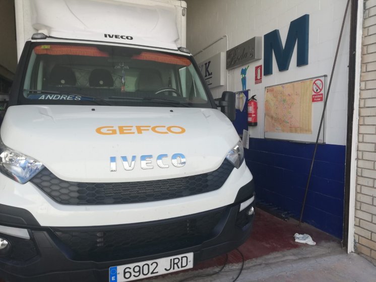 Rotulación de camión con vinilos de corte. Gefco Sevilla.