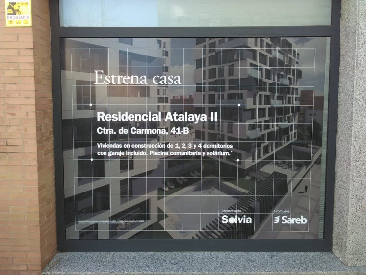 Rotulación de cristales y escaparates en vinilos en impresión digtal y corte en Sevilla.