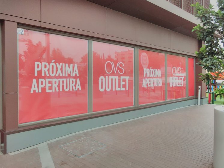 Rotulación de cristales en Sevilla Factory Dos Hermanas.